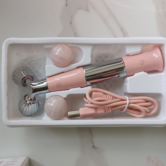 Sonic Face and Body Contouring Ice and Heat Roller - Picture 4 of 4